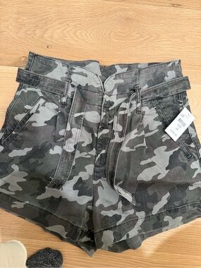 DL1961 sz 28 paperbag shorts army print